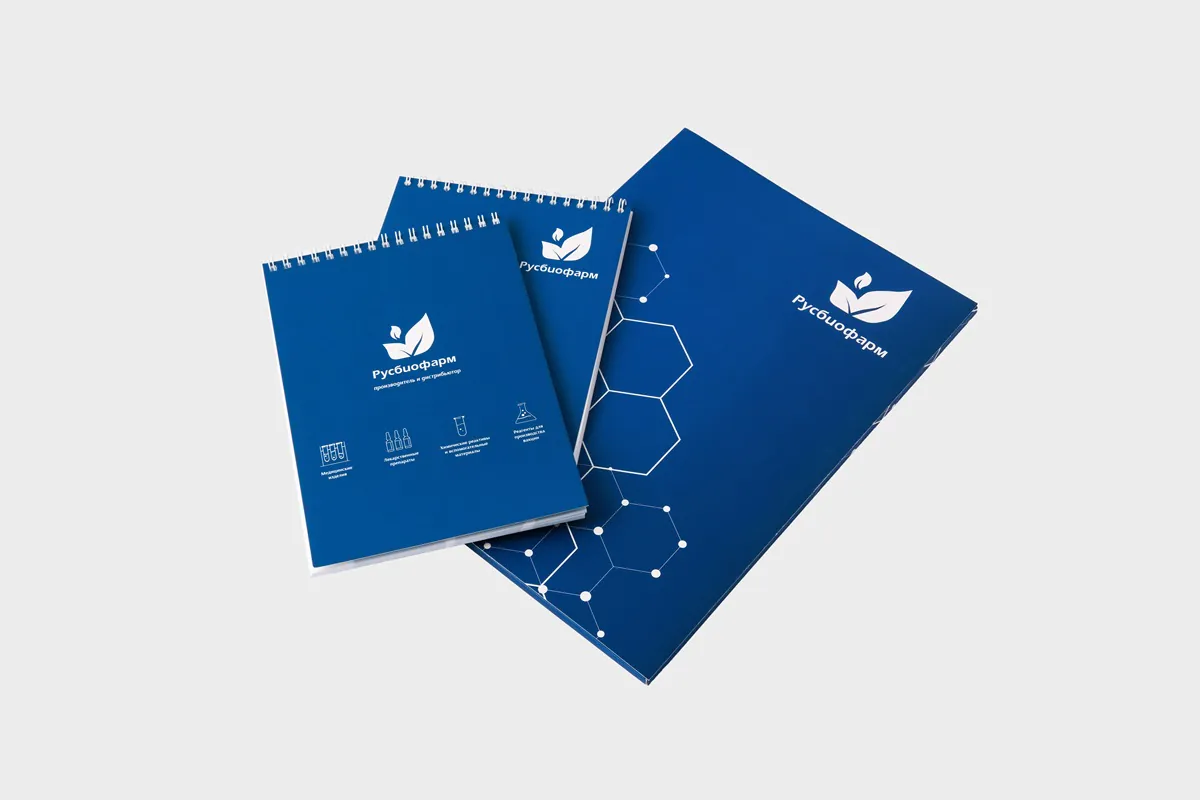 Типография SL Print - https://slprint.ru/wp-content/uploads/2024/02/bloknot-i-papka-dlya-kompanii-rusbiofarm.jpg